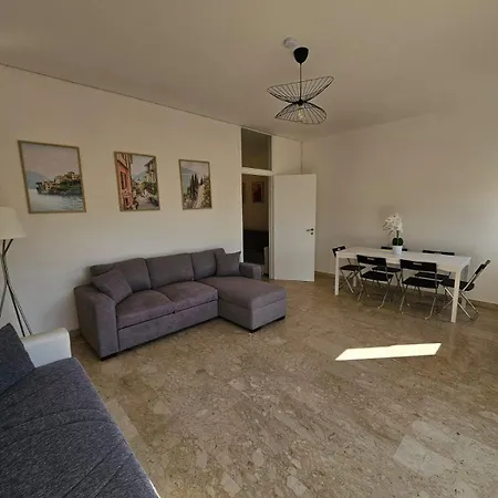 In Como, Switzerland 아파트 *